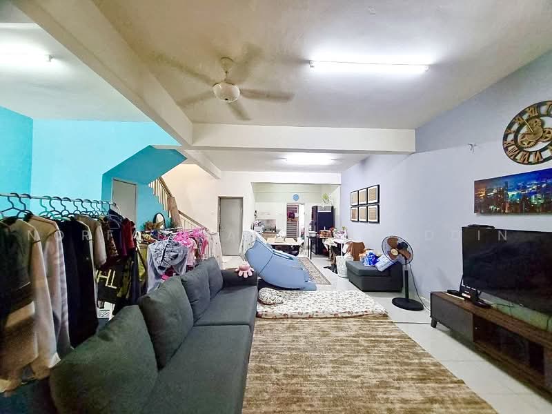 Terraced House for Sale in Aman Putri (Sungai Buloh) - NORFADILAH ZAINUDDIN - Living Room - PropertyGuru.com.my