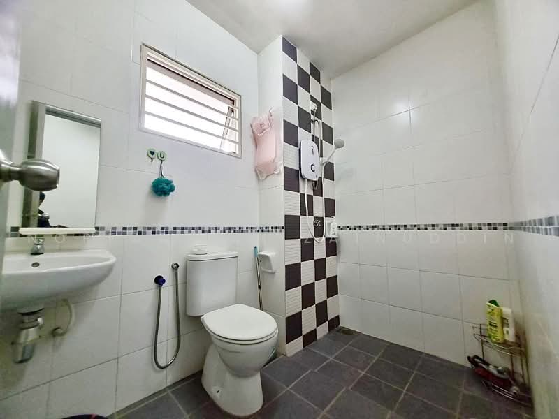 Terraced House for Sale in Aman Putri (Sungai Buloh) - NORFADILAH ZAINUDDIN - Bathroom - PropertyGuru.com.my
