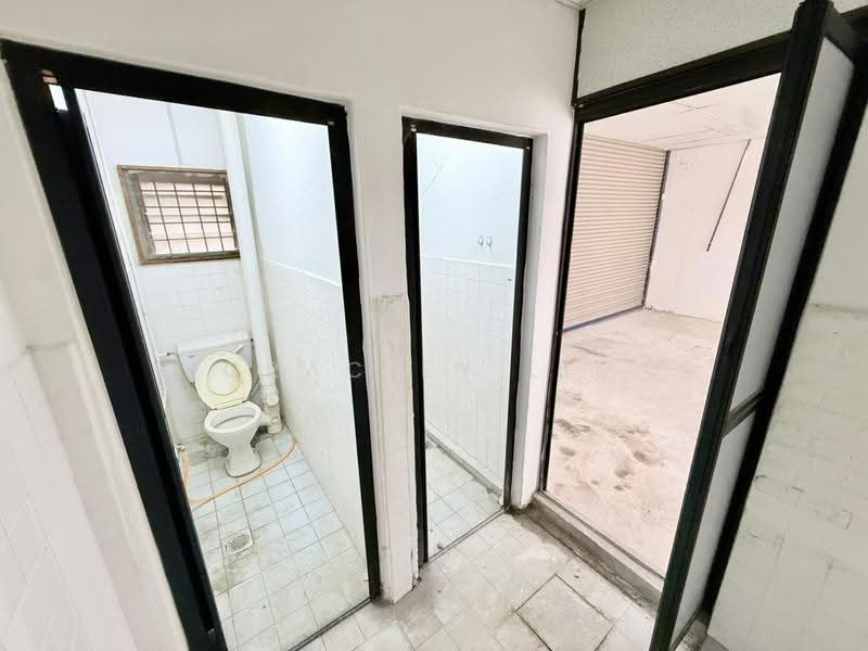 Shop / Office for Rent in Perai (Penang) - Graciey Lim - Bathroom - PropertyGuru.com.my