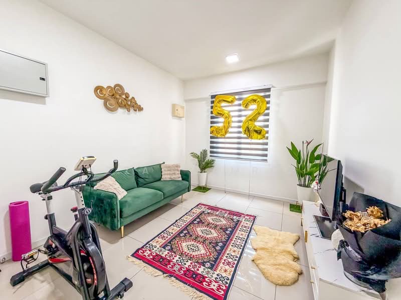Kondominium untuk Dijual di Paragon 3 - Izzat Zamros - Living Room - PropertyGuru.com.my
