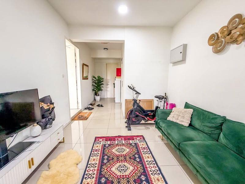 Kondominium untuk Dijual di Paragon 3 - Izzat Zamros - Living Room - PropertyGuru.com.my