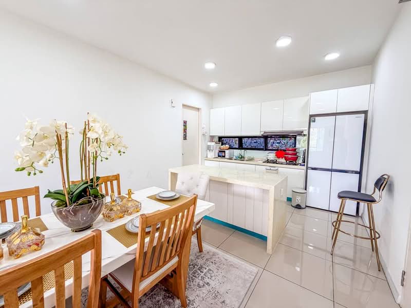 Kondominium untuk Dijual di Paragon 3 - Izzat Zamros - Kitchen - PropertyGuru.com.my