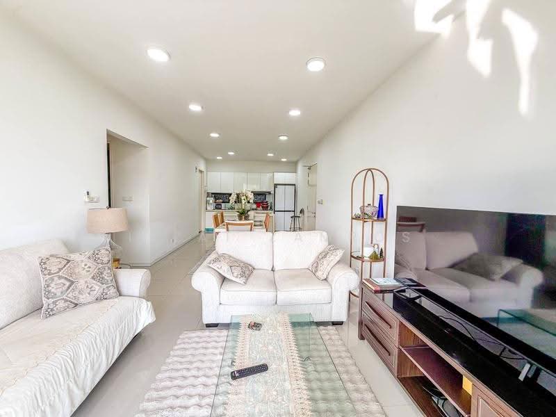 Kondominium untuk Dijual di Paragon 3 - Izzat Zamros - Living Room - PropertyGuru.com.my