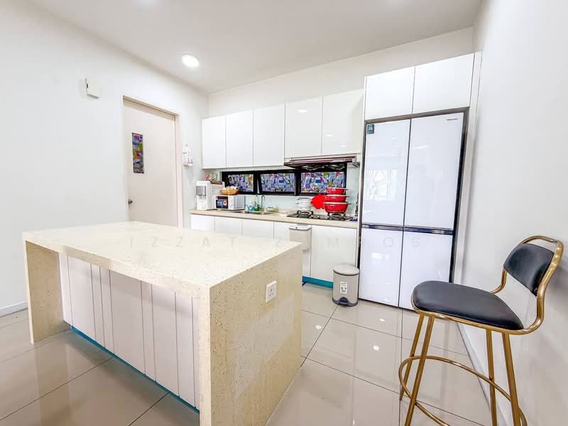 Kondominium untuk Dijual di Paragon 3 - Izzat Zamros - Kitchen - PropertyGuru.com.my
