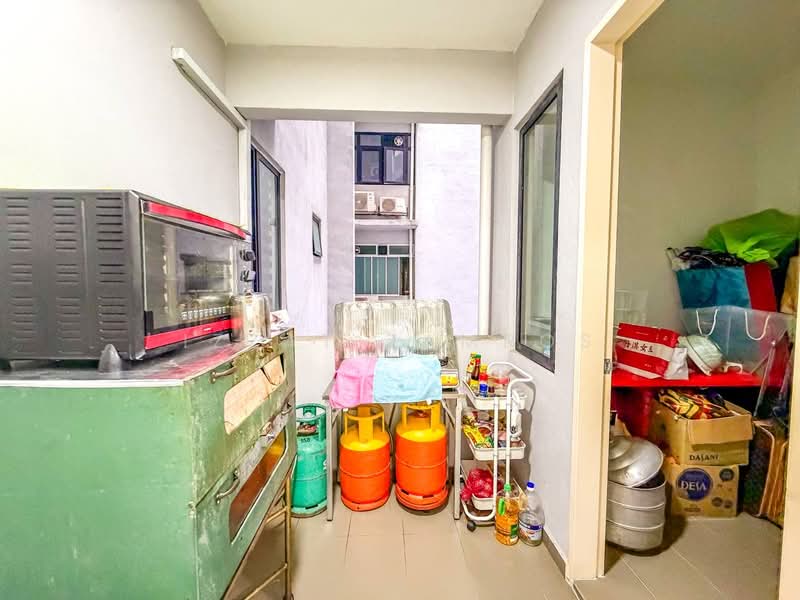 Kondominium untuk Dijual di Paragon 3 - Izzat Zamros - Kitchen - PropertyGuru.com.my
