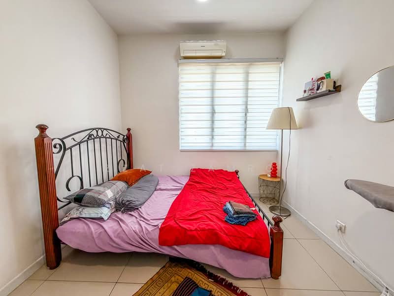 Kondominium untuk Dijual di Paragon 3 - Izzat Zamros - Bedroom - PropertyGuru.com.my