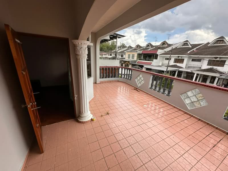 2-storey Terraced House for Sale in Taman Sri Putri (Skudai) - Zoey Lee - Balcony - PropertyGuru.com.my
