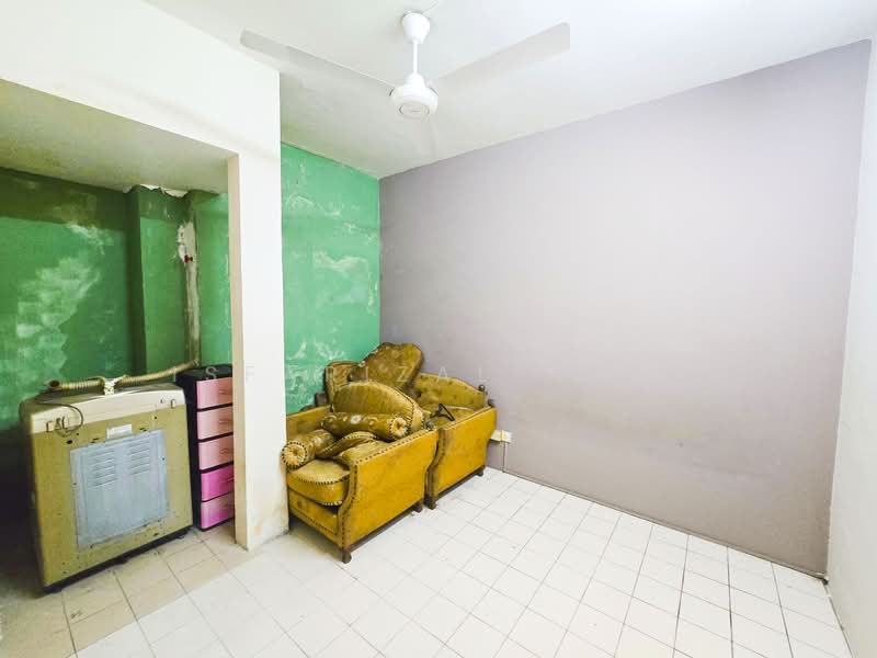 2-storey Terraced House for Sale in Seksyen 13 (Shah Alam) - Isfarizal fazz - Living Room - PropertyGuru.com.my