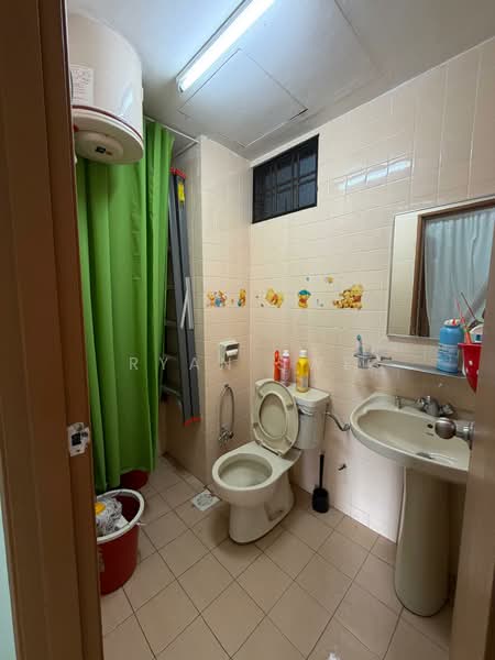 Pangsapuri untuk Dijual di Kempas Apartment - Ryan Swe - Bathroom - PropertyGuru.com.my