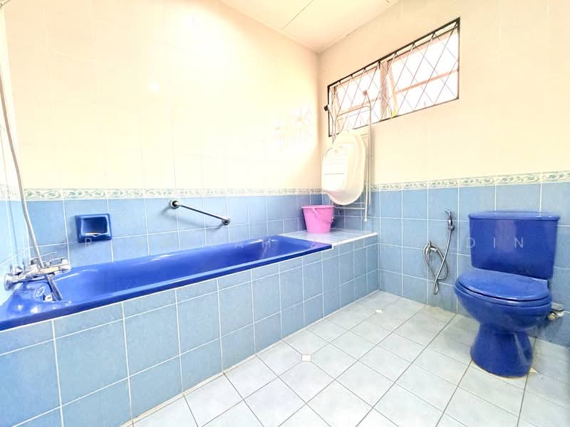 Semi-Detached House for Sale in Taman Bukit Mewah (Kajang) - NORFADILAH ZAINUDDIN - Bathroom - PropertyGuru.com.my