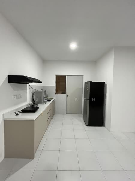 Kondominium untuk Disewa di Residensi Sateria - Jovi Soh - Kitchen - PropertyGuru.com.my