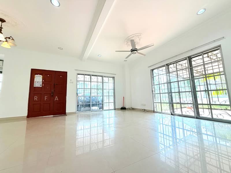 Rumah Berkembar untuk Dijual di Bukit Bandaraya (Shah Alam) - NORFADILAH ZAINUDDIN - Living Room - PropertyGuru.com.my