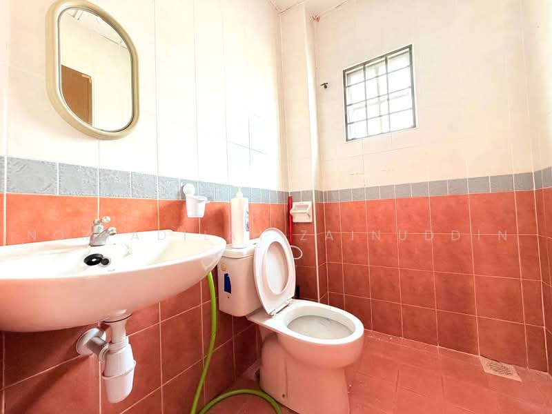 Rumah Berkembar untuk Dijual di Bukit Bandaraya (Shah Alam) - NORFADILAH ZAINUDDIN - Bathroom - PropertyGuru.com.my