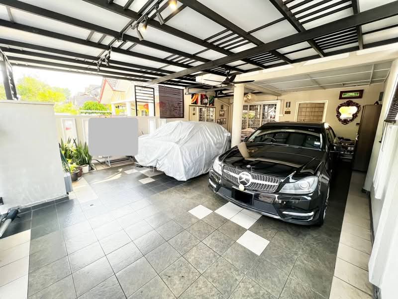 2-storey Terraced House for Sale in Kota Kemuning (Shah Alam) - Zul Arif - Car Park - PropertyGuru.com.my