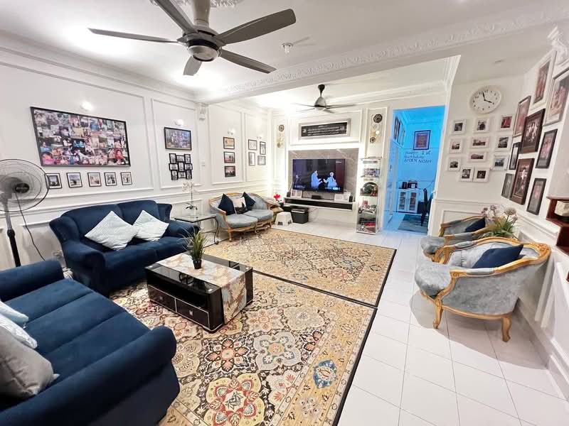 2-storey Terraced House for Sale in Kota Kemuning (Shah Alam) - Zul Arif - Living Room - PropertyGuru.com.my