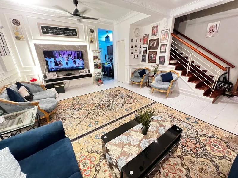 2-storey Terraced House for Sale in Kota Kemuning (Shah Alam) - Zul Arif - Living Room - PropertyGuru.com.my