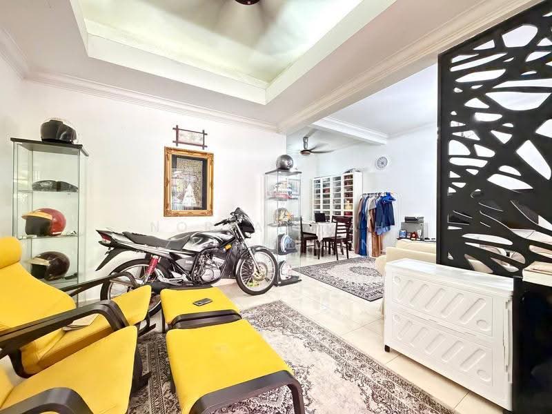 2-storey Terraced House for Sale in Seksyen 33 (Shah Alam) - NORFADILAH ZAINUDDIN - Living Room - PropertyGuru.com.my