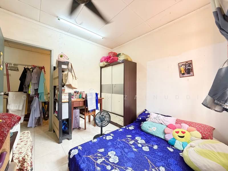 2-storey Terraced House for Sale in Seksyen 33 (Shah Alam) - NORFADILAH ZAINUDDIN - Bedroom - PropertyGuru.com.my