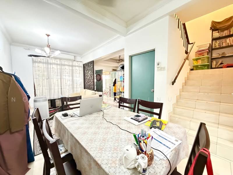 2-storey Terraced House for Sale in Seksyen 33 (Shah Alam) - NORFADILAH ZAINUDDIN - Living Room - PropertyGuru.com.my