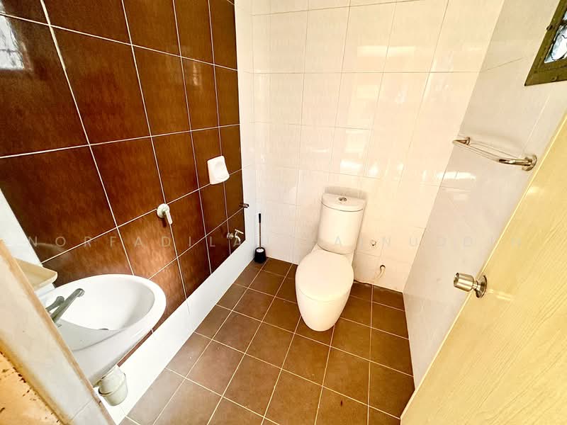 2-storey Terraced House for Sale in Sungai Buloh (Selangor) - NORFADILAH ZAINUDDIN - Bathroom - PropertyGuru.com.my