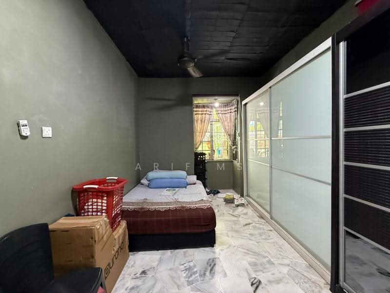 Rumah Teres 1-Tingkat untuk Dijual di Taman Bukit Tiram (Ulu Tiram) - Arif MS - Bedroom - PropertyGuru.com.my