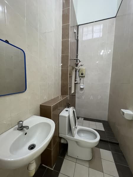 2-storey Terraced House for Sale in Setia Indah 12 (Setia Alam) - Elaine Yap - Bathroom - PropertyGuru.com.my