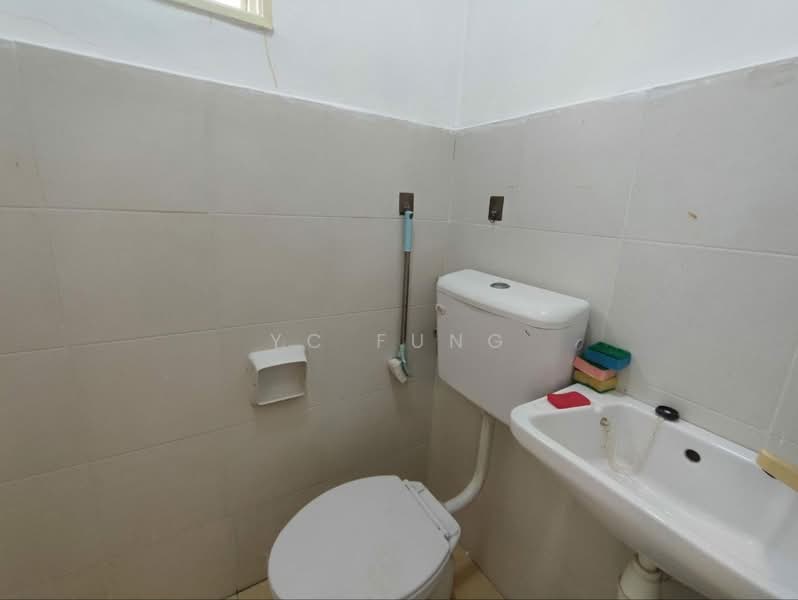 Pangsapuri untuk Disewa di Taman Desa Belantik - YC Fung - Bathroom - PropertyGuru.com.my