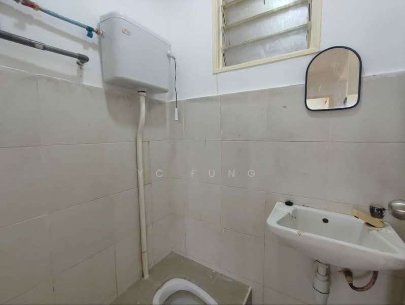 Pangsapuri untuk Disewa di Taman Desa Belantik - YC Fung - Bathroom - PropertyGuru.com.my