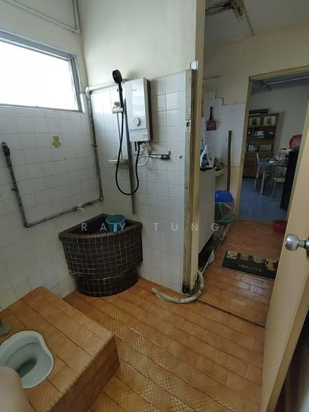 Flat for Sale at Stulang Darat - Ray Tung - Bathroom - PropertyGuru.com.my