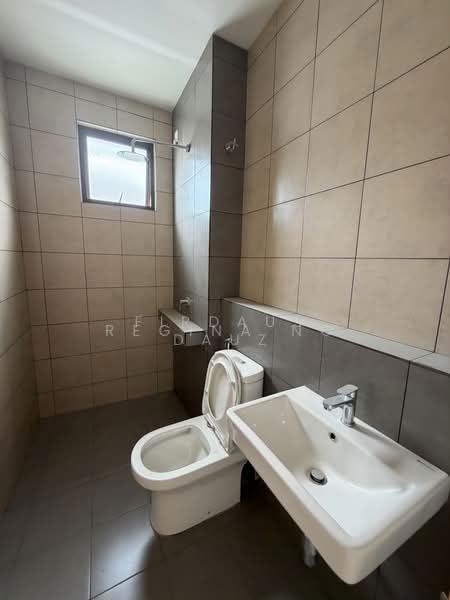 Semi-Detached House for Sale in Semenyih (Selangor) - Firdaus Dauz - Bathroom - PropertyGuru.com.my