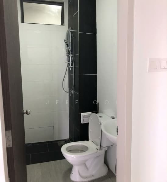 Kediaman Servis untuk Dijual di Seasons Garden Residences - Jeff Ooi - Bathroom - PropertyGuru.com.my