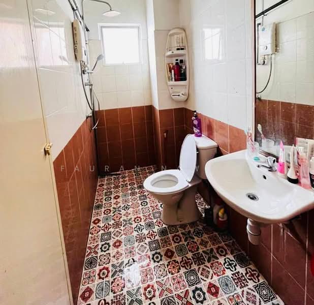 Pangsapuri untuk Dijual di Sri Ixora Apartment - Fauran Nawawi - PropertyGuru.com.my
