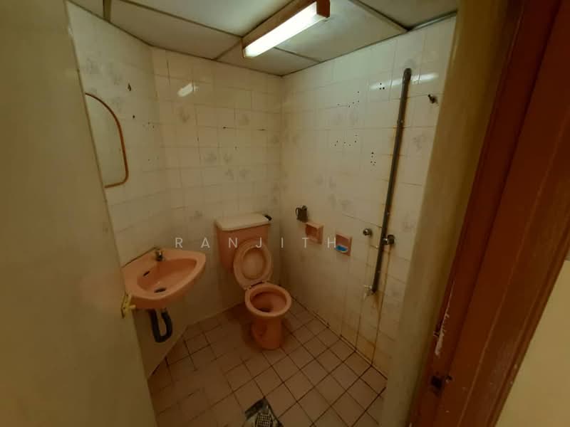 Condominium for Rent at Palm Court Condominium - Ranjith . - Bathroom - PropertyGuru.com.my
