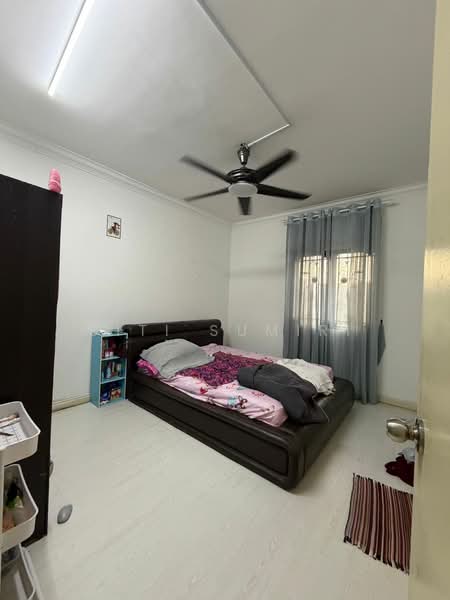 Kondominium untuk Dijual di Putra Villa - Siti Sumiri - Bedroom - PropertyGuru.com.my