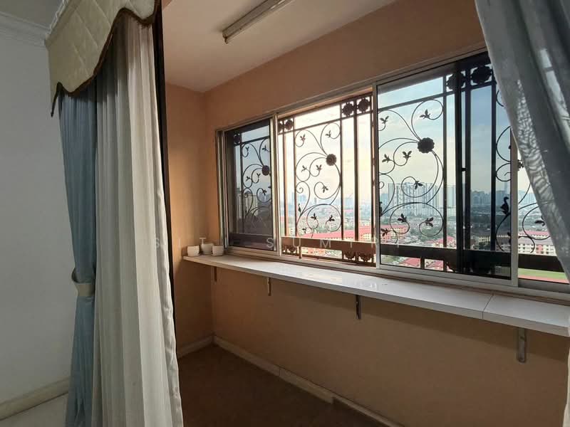 Kondominium untuk Dijual di Putra Villa - Siti Sumiri - Balcony - PropertyGuru.com.my
