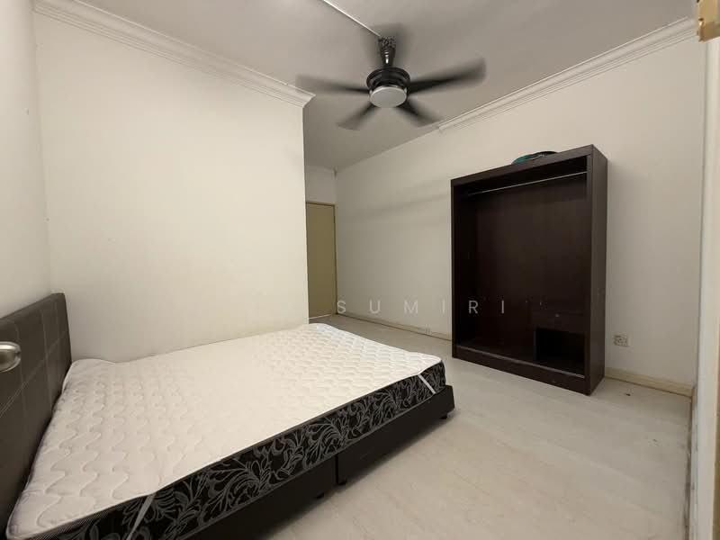 Kondominium untuk Dijual di Putra Villa - Siti Sumiri - Bedroom - PropertyGuru.com.my