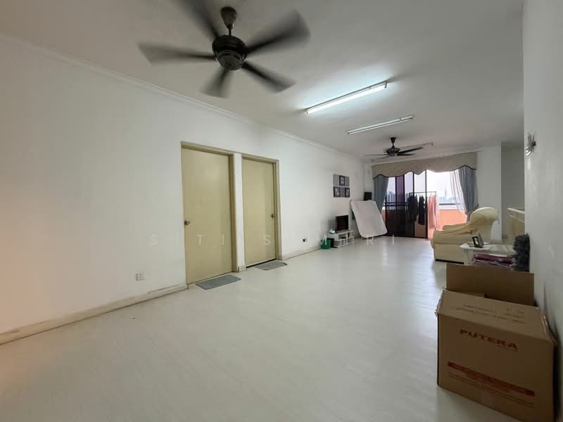 Kondominium untuk Dijual di Putra Villa - Siti Sumiri - Living Room - PropertyGuru.com.my