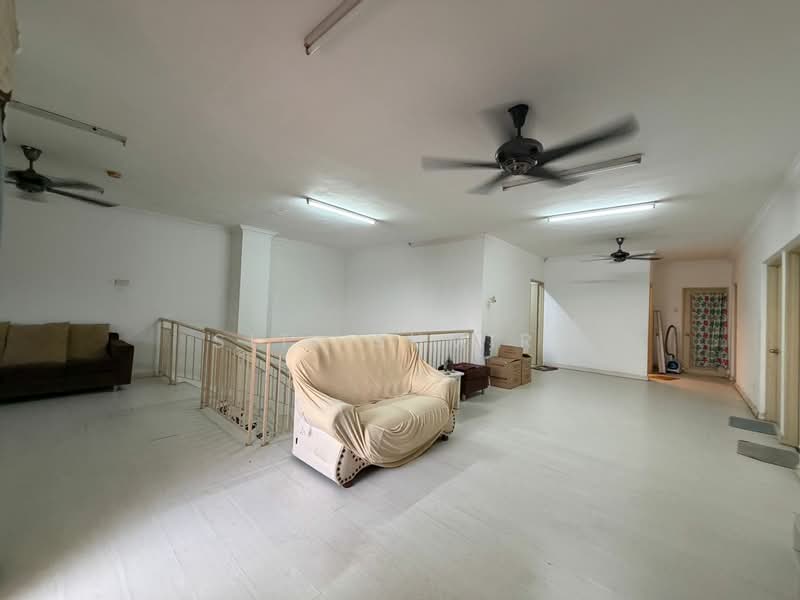 Kondominium untuk Dijual di Putra Villa - Siti Sumiri - Living Room - PropertyGuru.com.my
