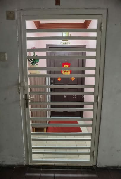 Pangsapuri untuk Disewa di Sri Intan 2 - Luke Ross - Entrance - PropertyGuru.com.my