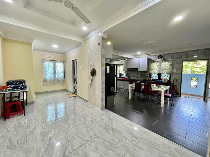 Rumah Teres 2-Tingkat untuk Dijual di Seksyen 3 (Bangi) - Azli Ibrahim - Living Room - PropertyGuru.com.my