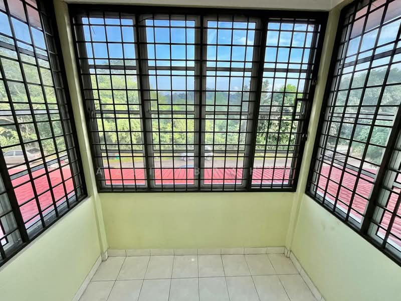 Rumah Teres 2-Tingkat untuk Dijual di Seksyen 3 (Bangi) - Azli Ibrahim - Balcony - PropertyGuru.com.my
