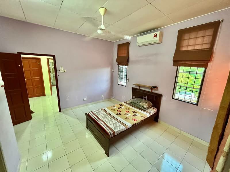 Rumah Teres 2-Tingkat untuk Dijual di Seksyen 3 (Bangi) - Azli Ibrahim - Bedroom - PropertyGuru.com.my