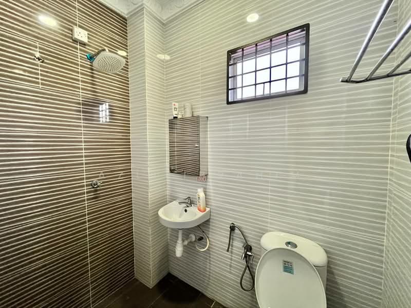 Rumah Teres 2-Tingkat untuk Dijual di Seksyen 3 (Bangi) - Azli Ibrahim - Bathroom - PropertyGuru.com.my