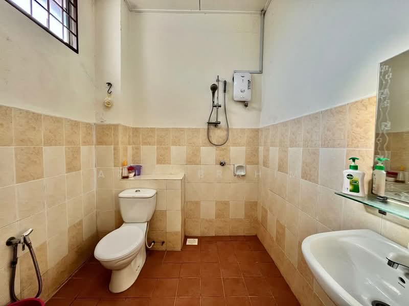 Rumah Teres 2-Tingkat untuk Dijual di Seksyen 3 (Bangi) - Azli Ibrahim - Bathroom - PropertyGuru.com.my