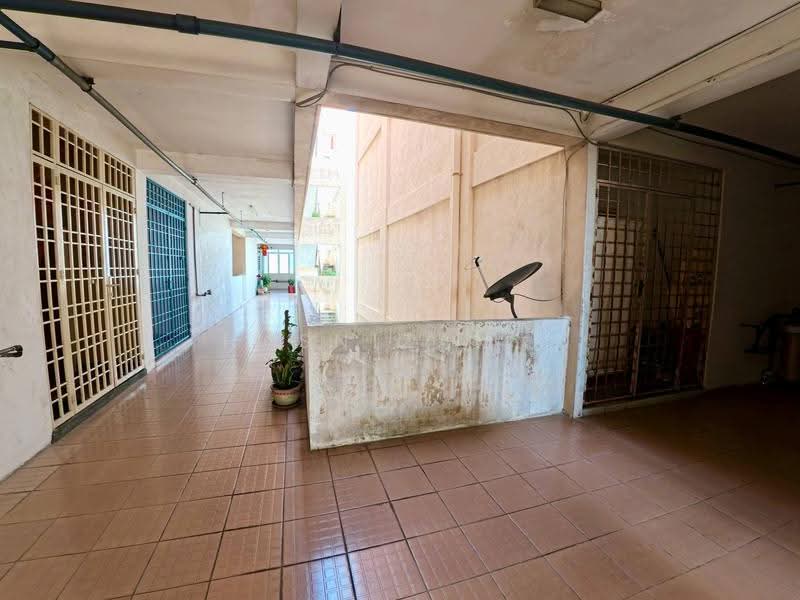 Pangsapuri untuk Dijual di Vista Perdana Apartment - Hasnizam . - Corridor - PropertyGuru.com.my