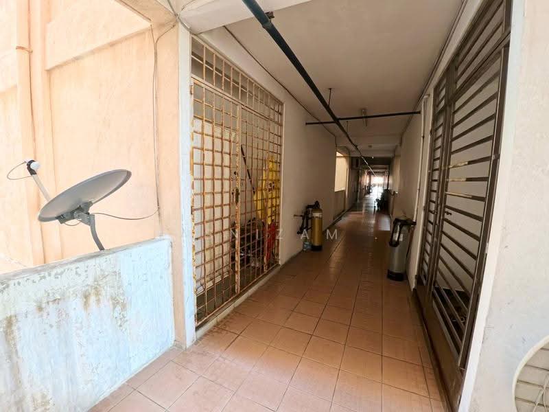 Pangsapuri untuk Dijual di Vista Perdana Apartment - Hasnizam . - Corridor - PropertyGuru.com.my