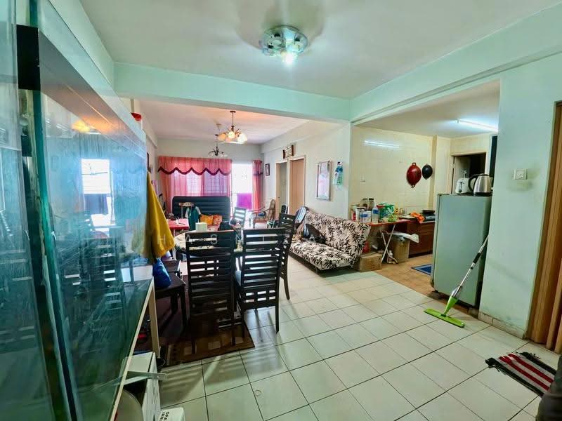 Pangsapuri untuk Dijual di Vista Perdana Apartment - Hasnizam . - Living Room - PropertyGuru.com.my