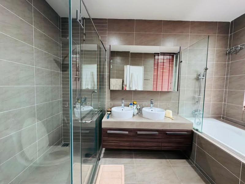 Rumah Berkembar untuk Dijual di Garden Residence (Cyberjaya) - Jared Wong - Bathroom - PropertyGuru.com.my