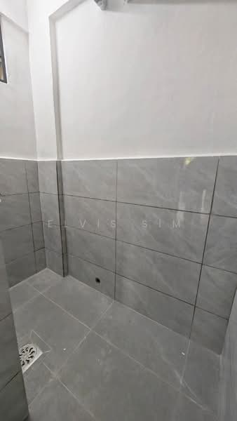 Rumah Flat untuk Dijual di Geharu Flat - Elvis Sim - Bathroom - PropertyGuru.com.my