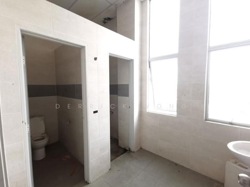 Kilang Kluster untuk Dijual di Kawasan Perindustrian Pasir Gudang (Pasir Gudang) - Derrick Wong - Bathroom - PropertyGuru.com.my